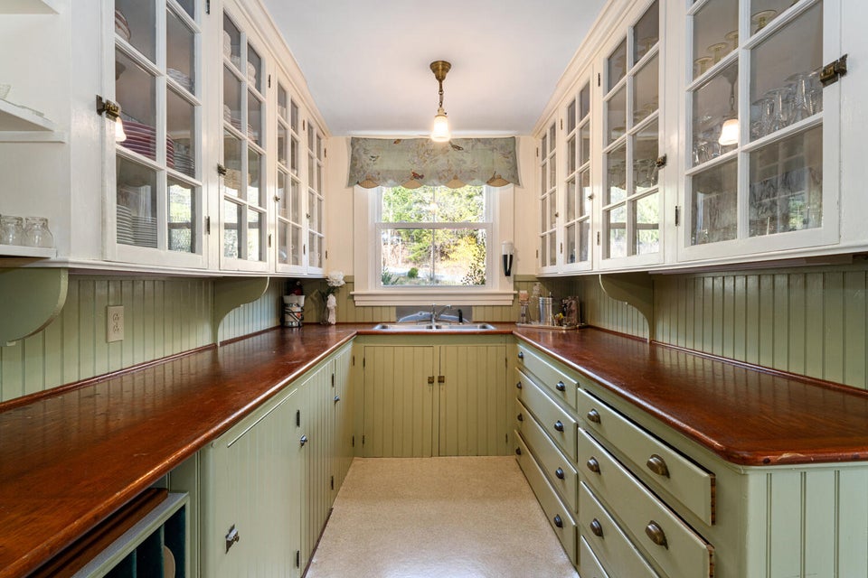 INT. NORTH PANTRY (2)