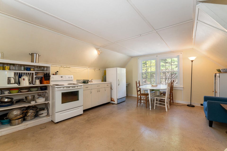 GARAGE APT. (1)