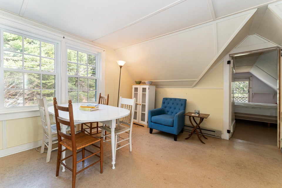 GARAGE APT. (3)