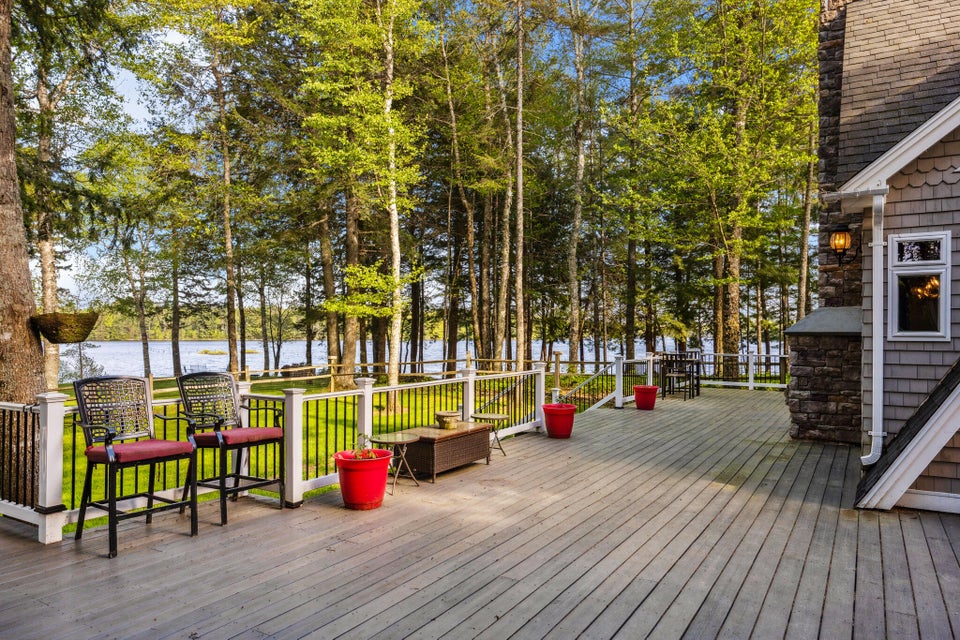 Expansive Deck