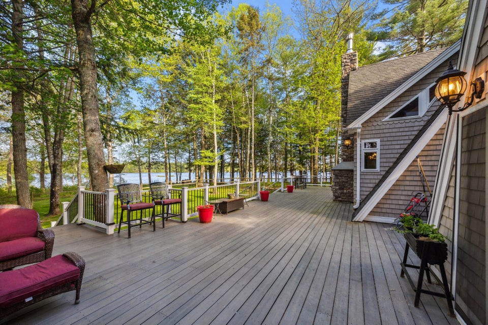 Expansive Deck