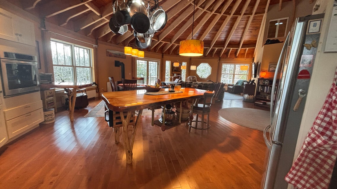 Cranberry.Yurt.01.25.Kitch.01