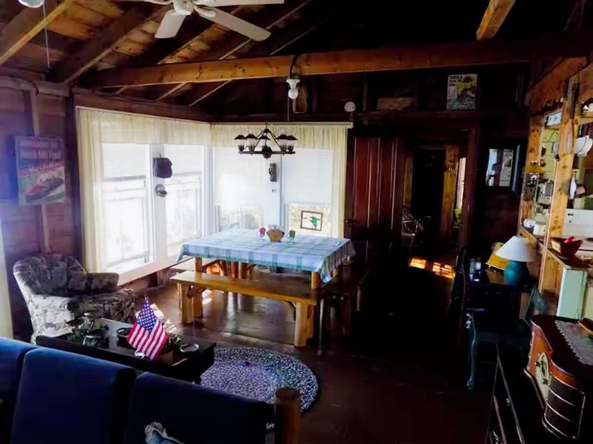 Living room 2-4