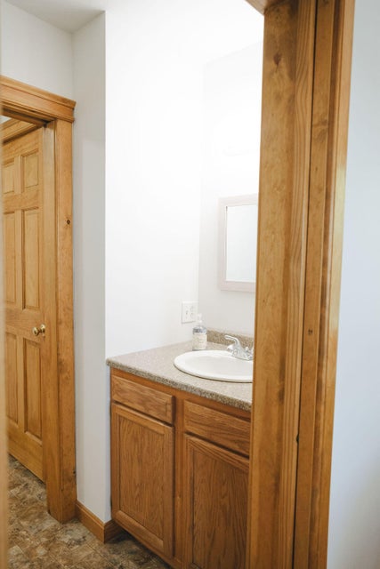 Bath 1st floor, 2nd sink