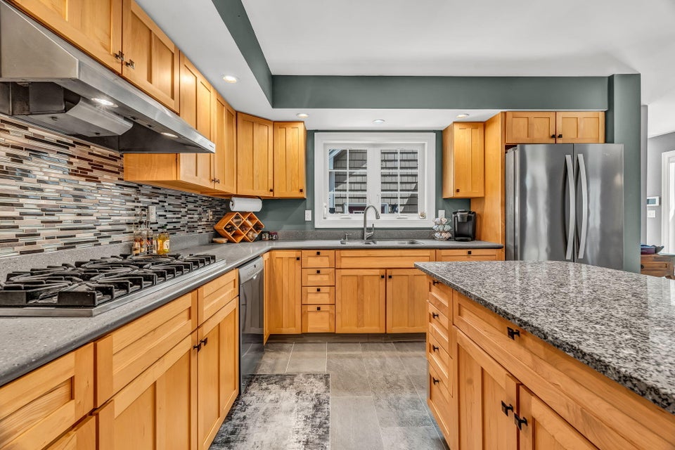 4-web-or-mls-155-maddocks-ave