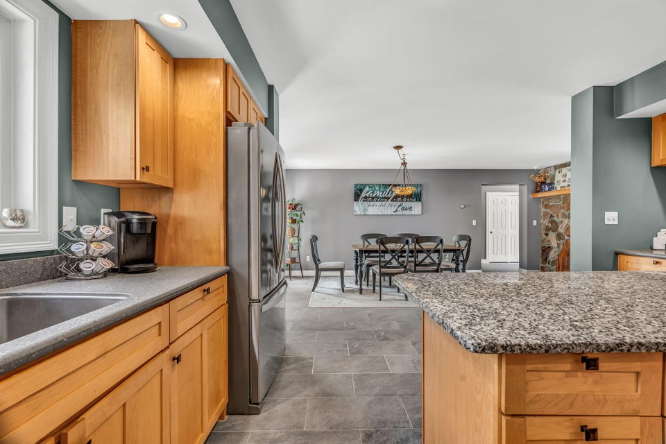 5-web-or-mls-155-maddocks-ave