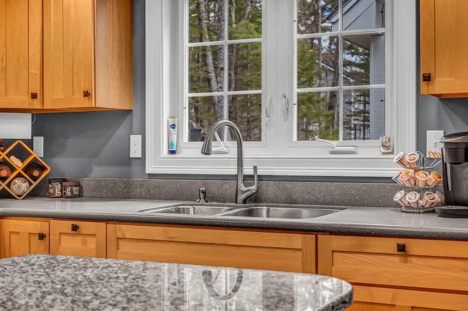 7-web-or-mls-155-maddocks-ave