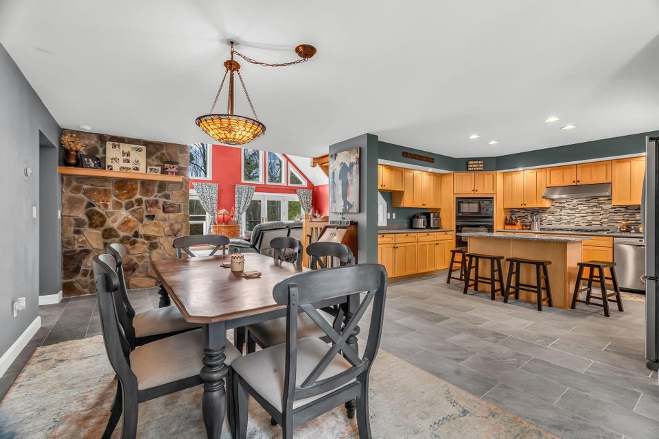 10-web-or-mls-155-maddocks-ave