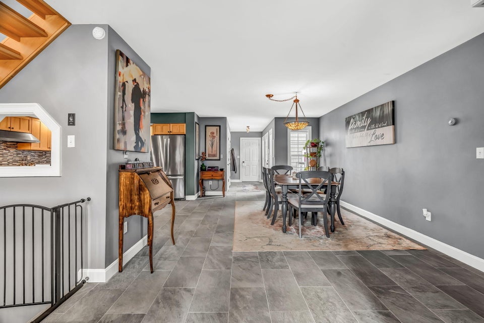 11-web-or-mls-155-maddocks-ave