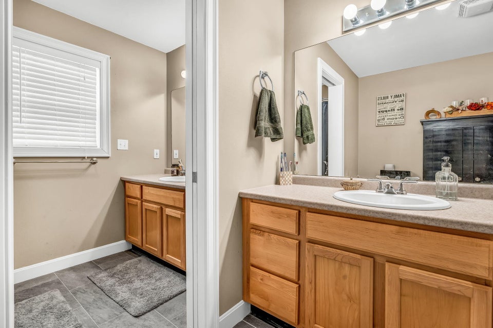 17-web-or-mls-155-maddocks-ave