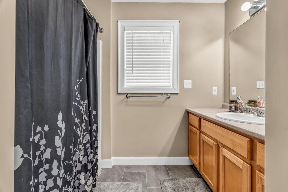 18-web-or-mls-155-maddocks-ave