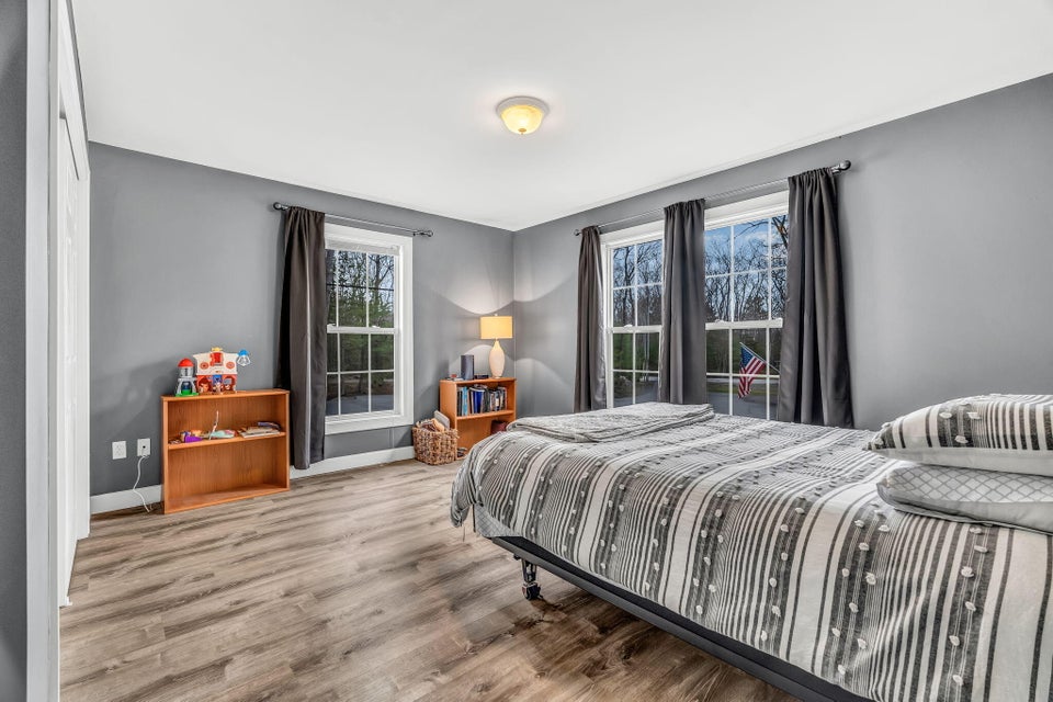 20-web-or-mls-155-maddocks-ave