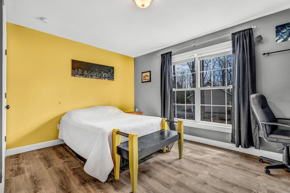 23-web-or-mls-155-maddocks-ave