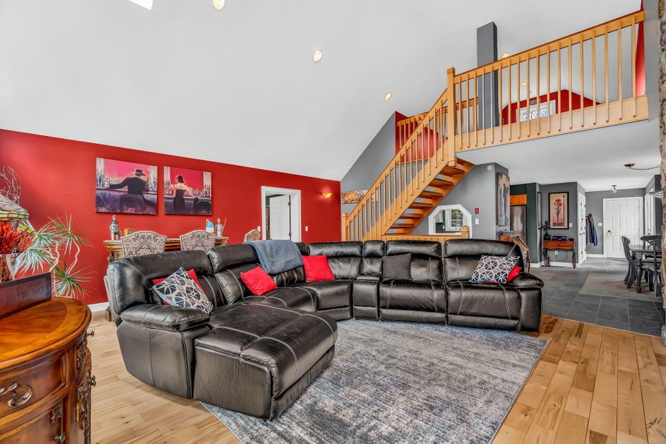 32-web-or-mls-155-maddocks-ave