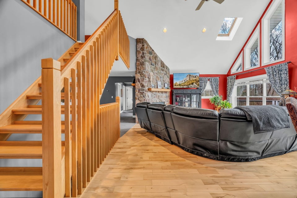 34-web-or-mls-155-maddocks-ave