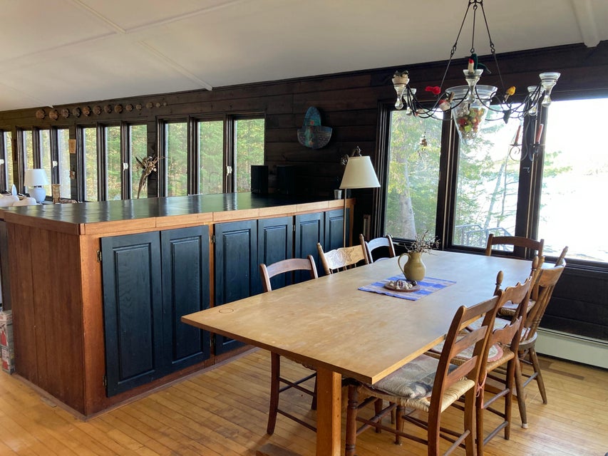 Dining room w/storage devider.
