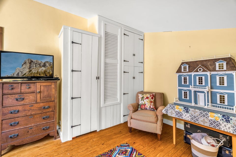 13-web-or-mls-468-indian-point-rd