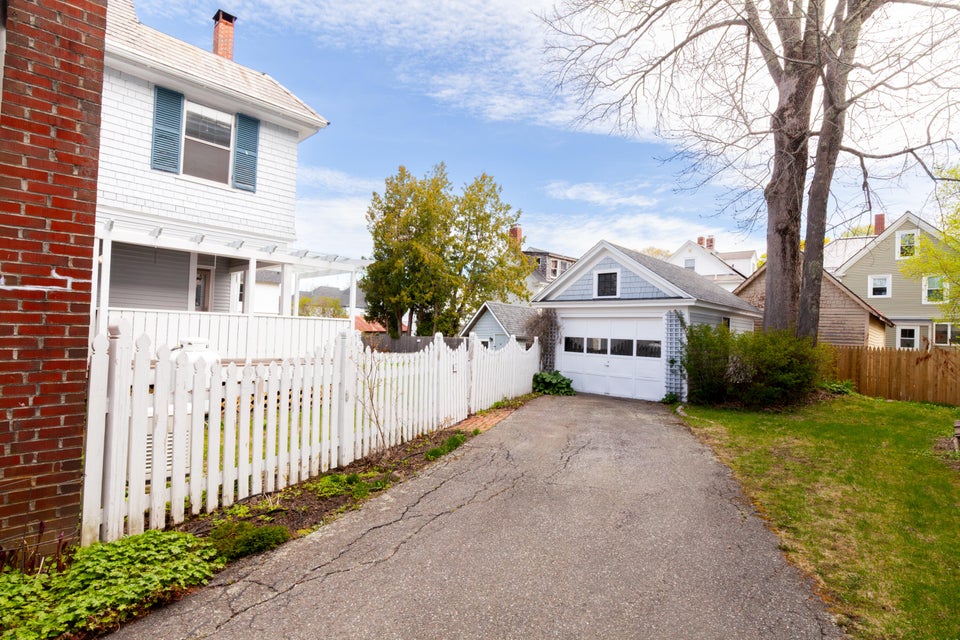 Driveway/Garage