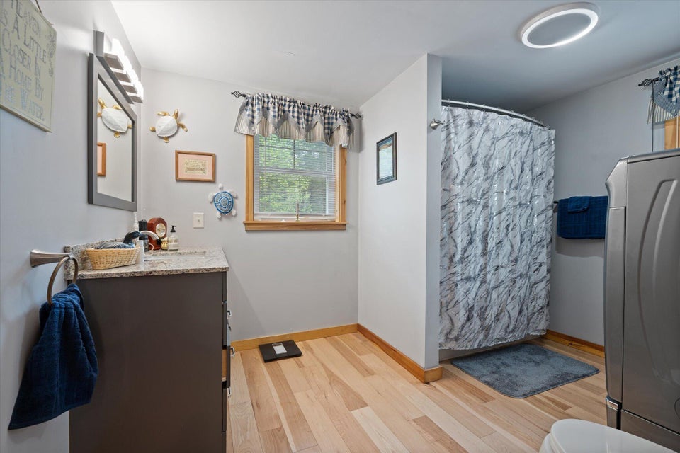 20-Bathroom, Laundry
