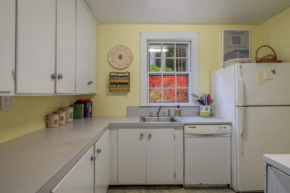 14-Kitchen 63-3 Asticou Trail-DTP
