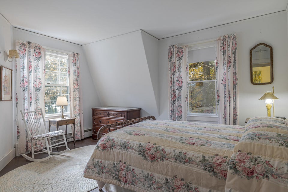27- Bed 3-90-3 Asticou Trail-DTP