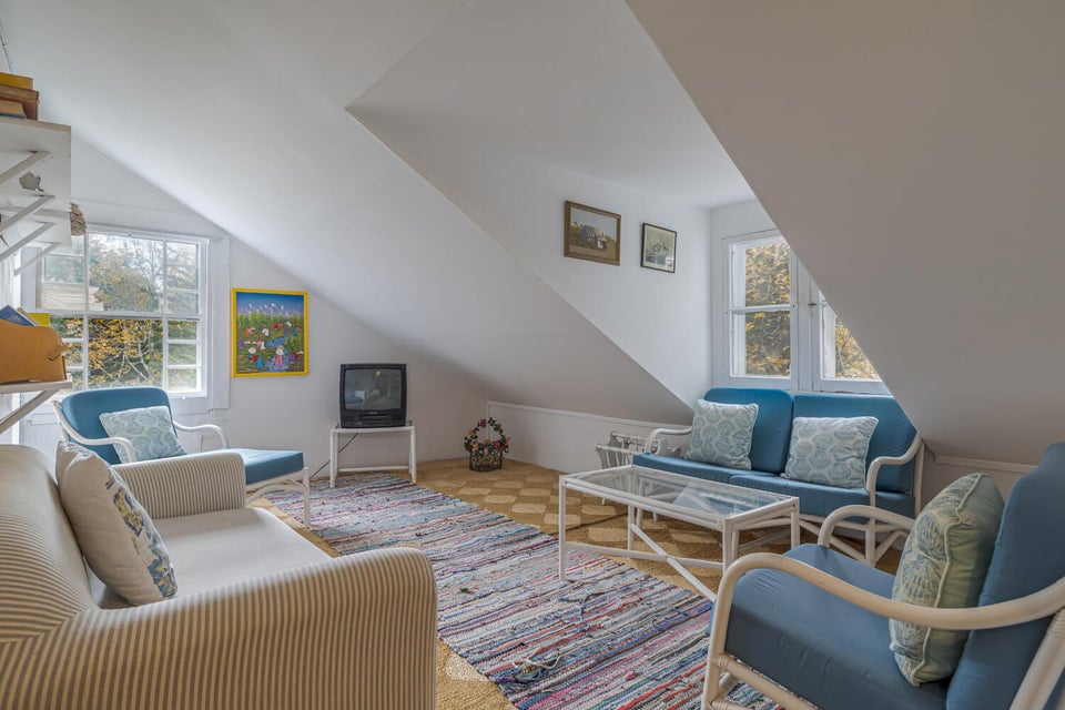42- Bed 7 & Sitting Room 122-3 Asticou T